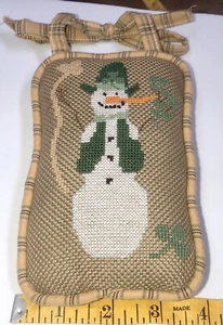 FINISHED COUNTED CROSS STITCH PILLOW SHAMROCK Irish SNOWMAN CHRISTMAS ORNAMENT - Bild 1 von 7