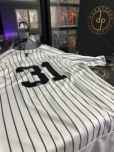 Maglia autografo Aaron Hicks - Foto 1 di 4