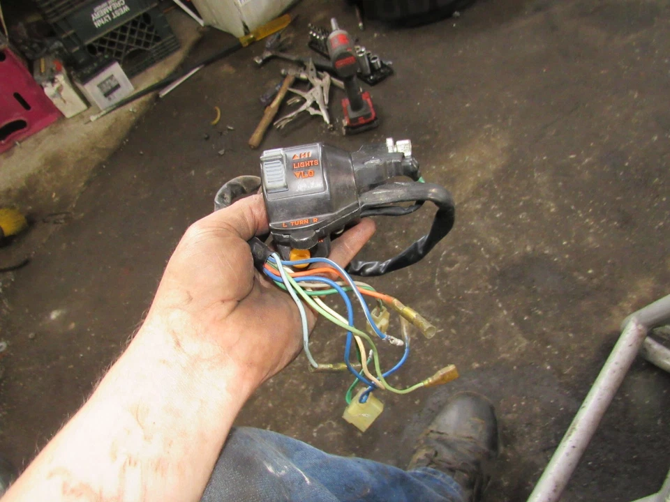 Honda cm250 C 1982 interruptor izquierdo luces bocina giratoria Foto 1 de 1