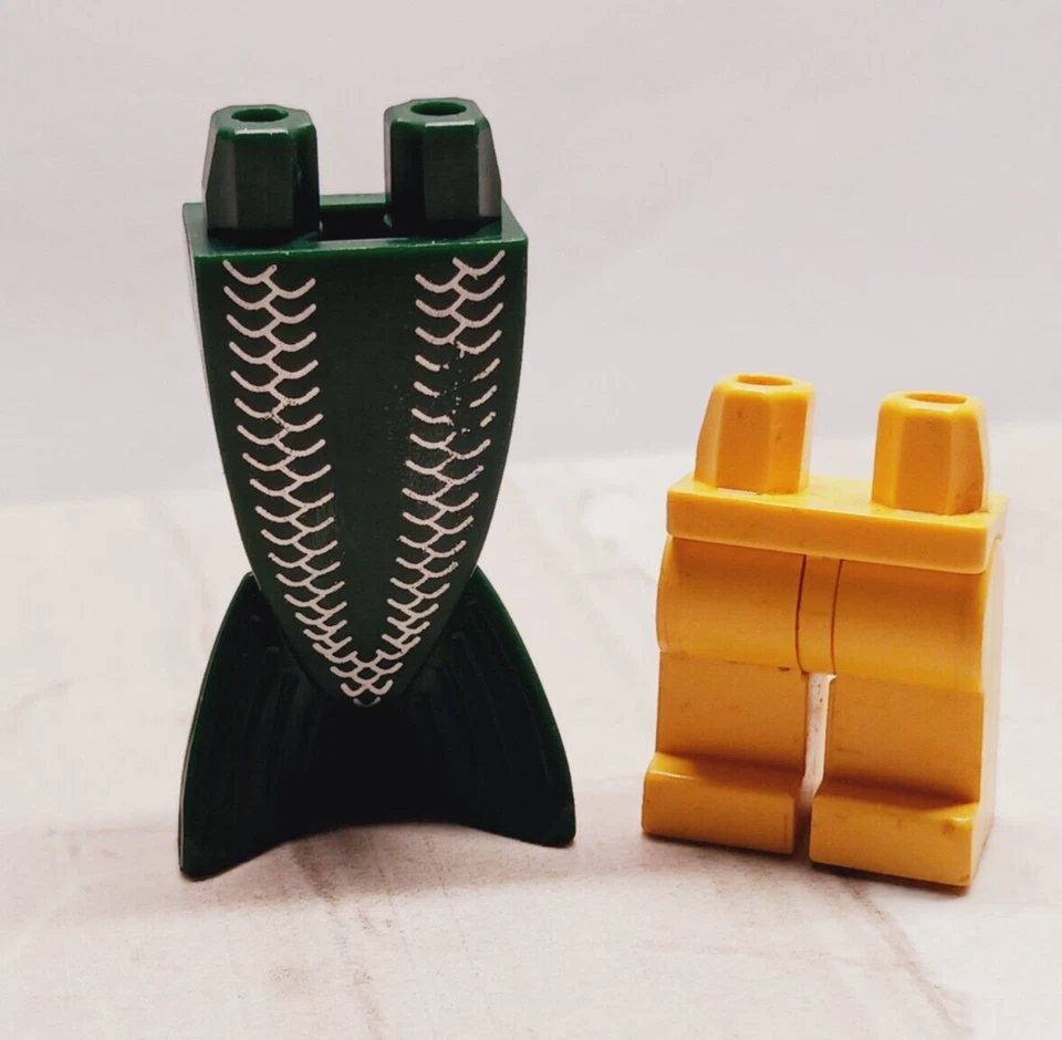LEGO Merman Piernas y Piernas Desnudas Golpeadas y faltan algunas Escalas Batalla Submarina Foto 1 de 1
