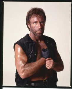 Camisa abierta CHUCK NORRIS músculos Original 2,25 x 2,25 Transparencia INVASIÓN EE. UU. - Imagen 1 de 1