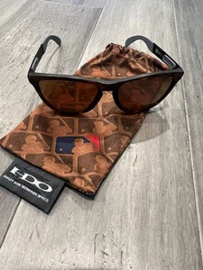 OAKLEY Frogskins Brown OO9428-0256 Sunglasses - Picture 1 of 8