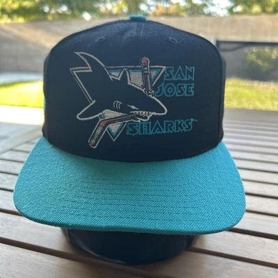 De colección Años 90 San José Tiburones Aguja Americana Cabeza de Bloque SnapBack Gorra NHL Lana Foto 1 de 4