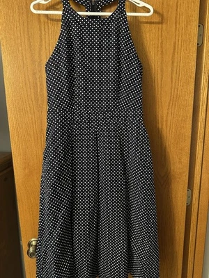 The Limited Mujer Talla 8 Sin Mangas Azul Marino Lunares Ajuste y Acampanado, con bolsillos. Foto 1 de 4