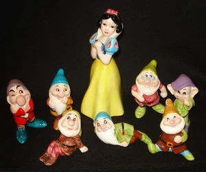 Set Figurine Vintage Walt Disney Productions Giappone Biancaneve e Sette Nani - Foto 1 di 6