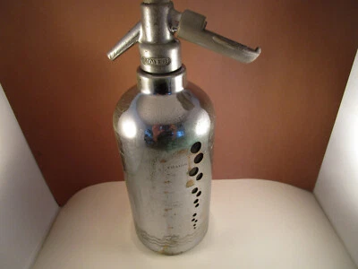 Botella de soda de rey de metal vintage con sifón de tono plateado Dolphins Foto 1 de 4