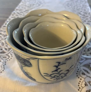 Juego de cuatro cuencos de anidación chinos vintage azules y blancos estriados marcados - Imagen 1 de 6