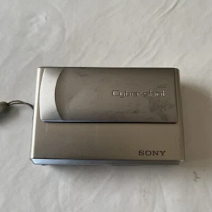 Sony Cyber Shot DSC-T1 fotocamera digitale argento non testata per parti/riparazione - Foto 1 di 3