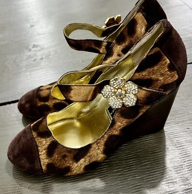 BEVERLY FELDMAN Cetim Animal Estampa Chita Biqueira Redonda Madeira Bomba Salto Cunha - Imagem 1 de 4