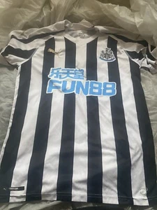 Newcastle United 2017/18 125th Anniversary Home Shirt, Size M Medium Fun 88 - Picture 1 of 3