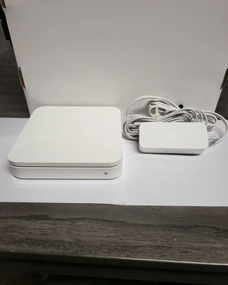 Apple AirPort Extreme 54Mbps 3-Port 1000Mbps Wireless N Router (MC340LL/A) - Image 1 of 4