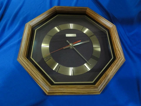 VINTAGE LINDEN QUARTZ WOODEN OCTAGON WALL CLOCK - EXCELLENT CONDITION Cover