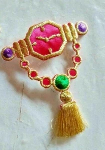 UHR MIT STICKEREI ZUM AUFBÜGELN APPLIKATION UND GOLDENER QUASTE PINK AKZENT! - Bild 1 von 3