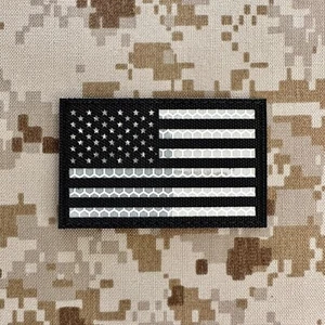 Patch bandiera americana USA bianco e nero morale riflettente - gancio e anello - Foto 1 di 2