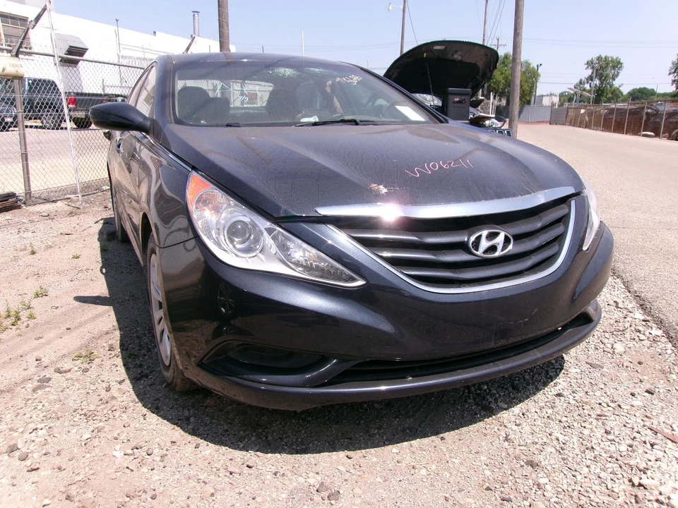 Used Washer Fluid Reservoir fits: 2013 Hyundai Sonata  Grade A - Image 1 of 4