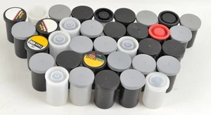 Lotto 35 Contenitori Vuoti Pellicola Plastica Bidoni 35mm Fotografia - Foto 1 di 3