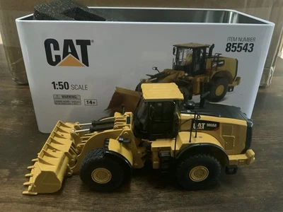CAT 980M Wheel Loader Excavator Diecast masters  1:50 Scale Presentation Box - Image 1 of 4