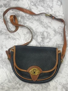 Borsa a tracolla Dooney & Bourke vintage nera Calvary Trooper classica AWL sella - Foto 1 di 12
