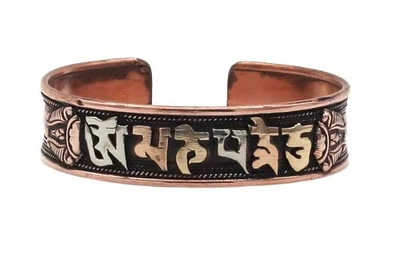 Kupferner Om Mani Armreif aus Nepal 102235 - Bild 1 von 4