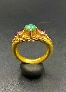 Ancient Gold Jewelry Ring South East Asia With Aventurine Ruby light Stone 18 K 