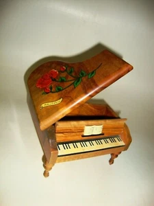 Klavier Schmuckkästchen Spieluhr sehr Edel Wurzel HOLZ aufkappbar Rosen Dekor - Bild 1 von 12