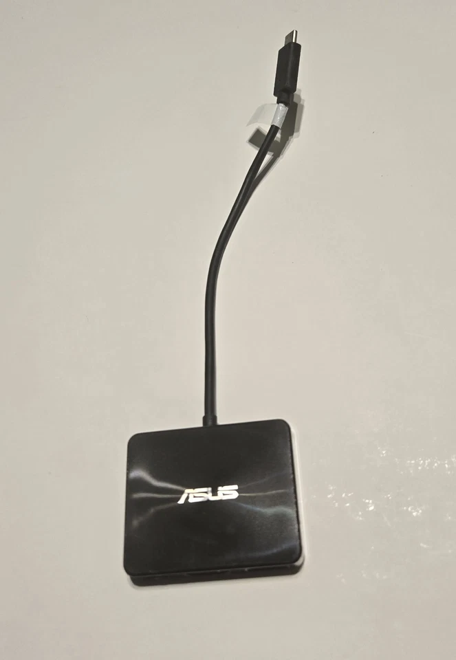Mini paquete de viaje de acoplamiento múltiple ASUS (HDMI, Ethernet, USB-C, USB) Foto 1 de 2