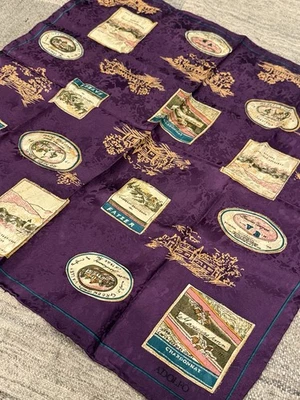 Bufanda vintage púrpura con estampado de etiqueta de bodega - tema de vino, estilo recuerdo francés Foto 1 de 4