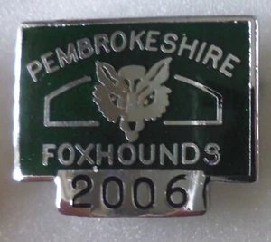 PEMBROKESHIRE FOXHOUNDS 2006 Enamel Pin Badge FOXHOUND HUNTING - Picture 1 of 2