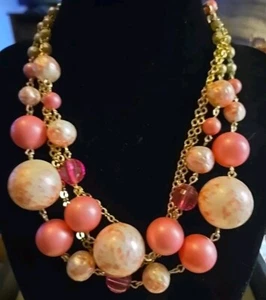 Collar de cuentas rosa vintage 2 hilos perlas 2 cadenas pendientes a juego tono dorado - Imagen 1 de 8