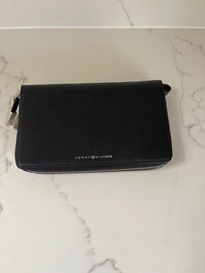 Tommy Hilfiger Synthetic Leather Women Wristlet Bag Clutch Travel Purse BlackNEW - Picture 1 of 11