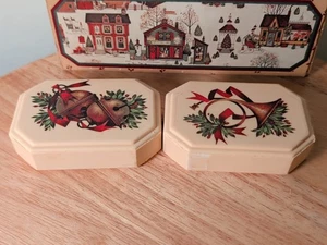 Avon Country Natale Decalcomania Saponi Profumati 3 once ogni scatola vintage 1982 - Foto 1 di 3