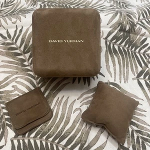 David Yurman Scatola Portagioie VUOTA, Sacchetto Vassoio Cuscino Sacchetto Magnetico SPEDIZIONE GRATUITA - Foto 1 di 24