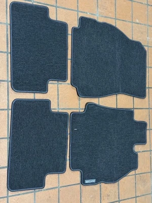 For Renault Megane MK2 2003 to 2008 Genuine Renault floor mat set for RHD - Image 1 of 2