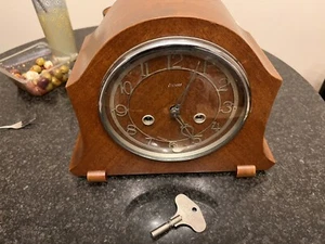 Smith Enfield Mantel mechanische Uhr mit Schlüssel und Glockenspiel - Bild 1 von 5