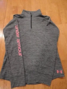 Under Armour - Heat Gear - grau mit rosa Logo - 1/4-Reißverschluss Pullover Shirt - gebraucht, in einwandfreiem Zustand Größe YLG - Bild 1 von 5