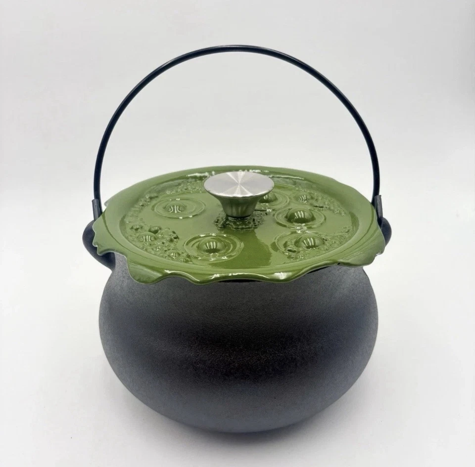 Smith & Clark 4QT Cast Iron Cauldron Witches Brew Bubbling Lid Green - Image 1 of 4