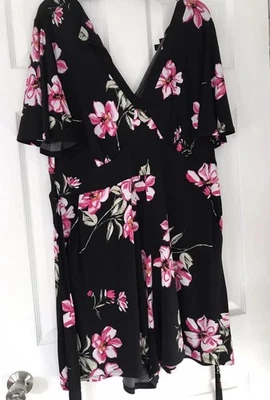 Mameluco floral manga campana cuello en V TORRID Foto 1 de 4