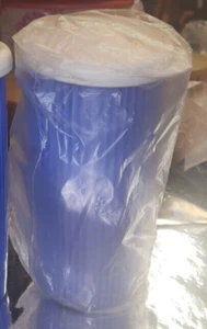 Tupperware Insulated Tumbler 24 oz Brilliant Blue w/ White Straw Seal New - Picture 1 of 2