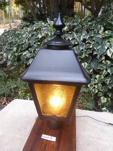 Antiguo accesorio de vidrio ámbar de montaje en poste de colección 110422 D - Imagen 1 de 11