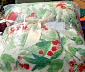 Christmas Cardinal Holiday Winter plush Throw Blanket - Picture 1 of 6