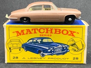 Matchbox MB28-C3: Mark Ten Jaguar (Tan Motor, BPW) with Type E1 Box - Picture 1 of 8