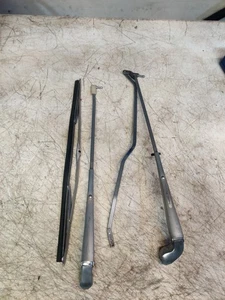 1973 - 1977 Windshield Wiper Arms Monte Carlo Cutlass El Camino Malibu Regal Gp - Foto 1 di 24