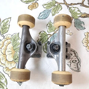 Grizzly Skateboard Trucks and Wheels Set with Hardware - 7.5" Axle - 52mm Wheels - Picture 1 of 13