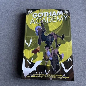 Gotham Academy: TR - Comercio - Libro de bolsillo, por Cloonan Becky; Fletcher - Imagen 1 de 17