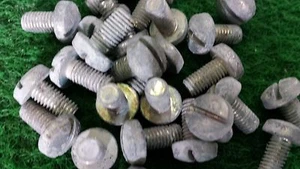 100x MOTOR GEHÄUSE CHASSIS SCHRAUBEN M5x10 (f.BIKE) leicht angelaufen, aber ok! - Picture 1 of 1