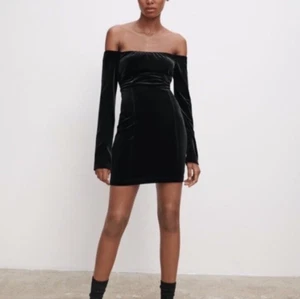 ZARA Off Shoulder Black Velvet Dress Long Sleeve Bodycon Party Goth Size XS NWT - Picture 1 of 10