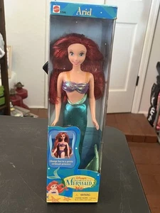 Nuevo en caja Nuevo 1997 Vintage La Sirenita Ariel Muñeca Traje de baño Mattel Disney #17595 - Imagen 1 de 5