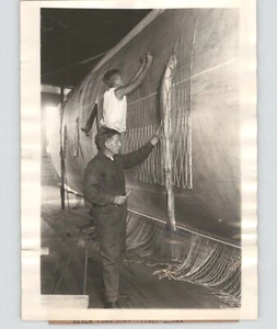 Foto de prensa de MORRIS F. & FRED HAMZA Union City Nueva Jersey preparando dirigible 1927 - Imagen 1 de 2