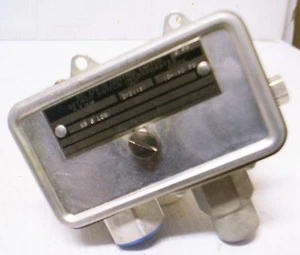 Detroit Switch, Inc. - Control / Pressure Switch - P/N: 2221182-NB-6 (NOS)  - Picture 1 of 12