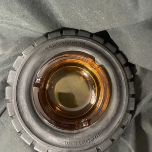 POSACENERE PNEUMATICO INDUSTRIALE BERGOUGNAN VINTAGE, INSERTO IN VETRO AMBRATO - Foto 1 di 10